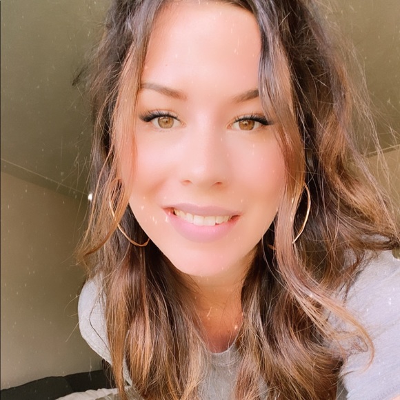 Meet your Posher, Cayla - Picture 1 of 1